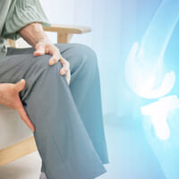 変形性膝関節症の手術の高齢者リスクを医師が分析｜80代以上は要注意？