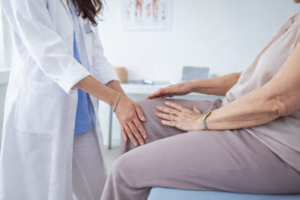 膝の下が痛い原因とは？代表的な疾患や痛みを改善する対処法を解説