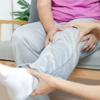 ベーカー嚢腫とは？｜発症する原因・症状や治療法を解説