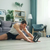 膝関節が痛い時の対処法を解説｜ストレッチやマッサージなどのセルフケア、やってはいけないことを紹介