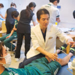 青学陸上部の選手の膝を守るメディカルバックアップの様子を公開しました